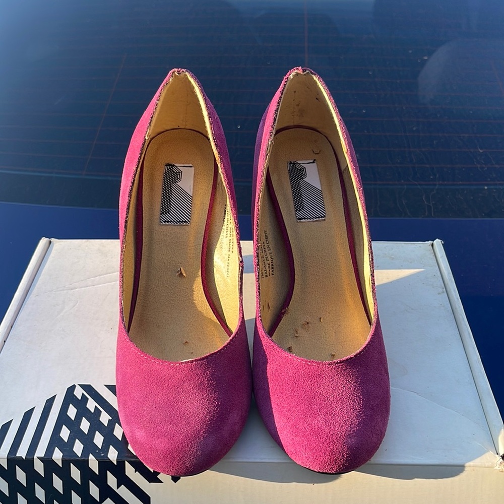 Size 6 babydoll shoes. Suede grape color.